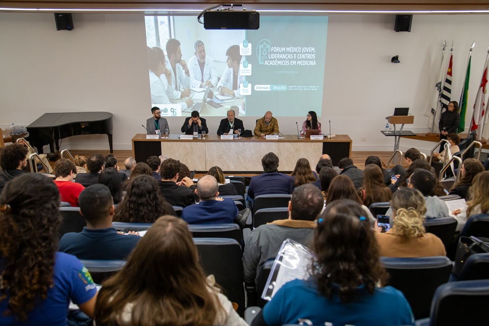 Aspectos atuais da formação médica são apresentados em fórum da APM